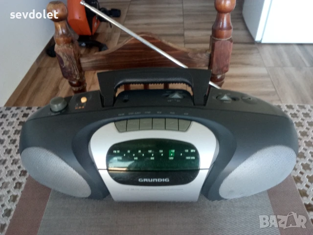 Оригинален немски радиокасетофон.За ремонт,части., снимка 3 - Радиокасетофони, транзистори - 51280577