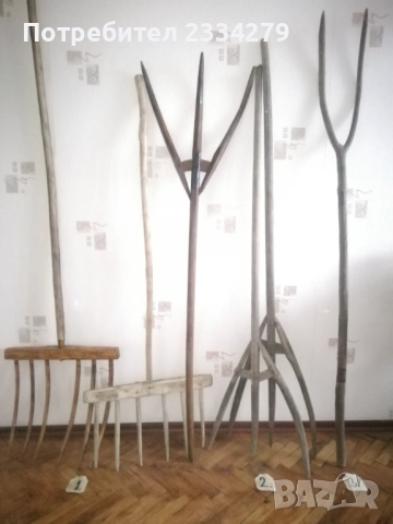 Стари дървени вили за прехвърляне на сено, слама, трева. 