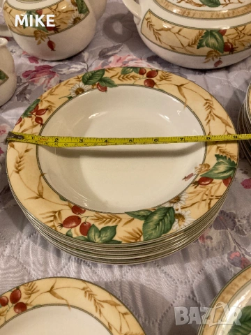 Порцеланов сервиз за хранене от 42 части, снимка 4 - Сервизи - 53195282