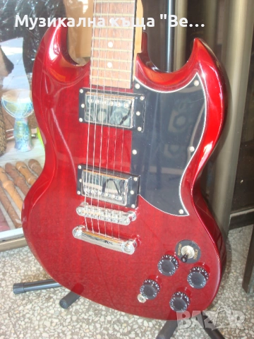 Електрическа китара с калъф, снимка 3 - Китари - 54121598