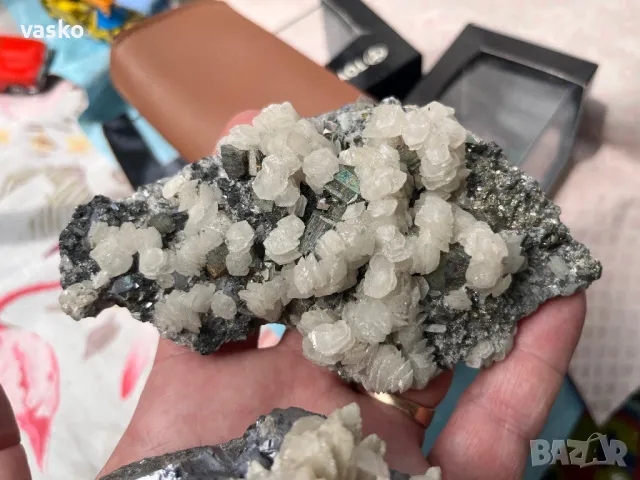 Друзи желязо+пирит+кристал-2 броя, снимка 2 - Други ценни предмети - 50053097