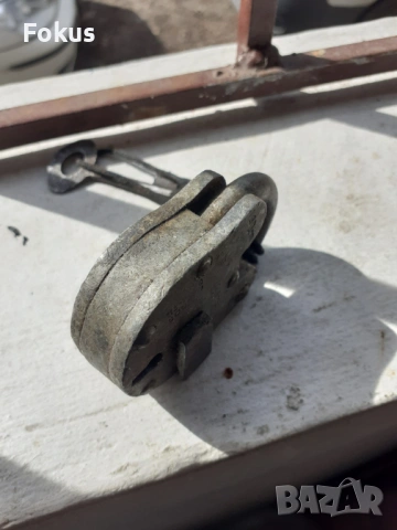 Стар кован катинар кофар катанец с ключ маркировки 5, снимка 5 - Антикварни и старинни предмети - 53685663