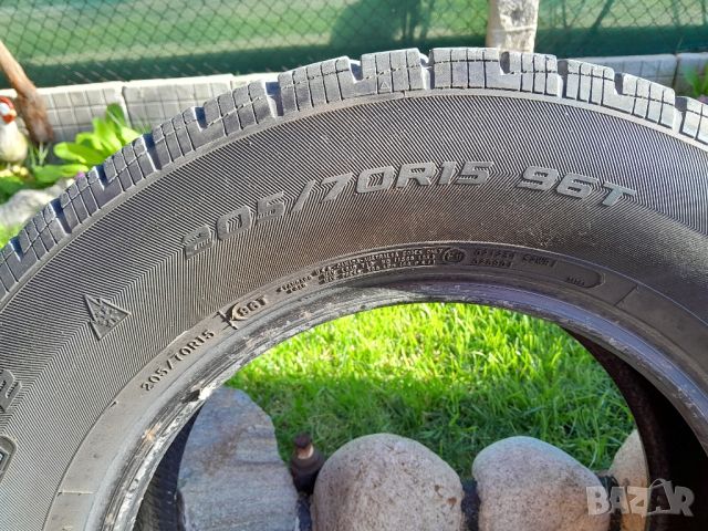 Два броя гуми свалени от Honda crv 1, снимка 2 - Гуми и джанти - 45234789
