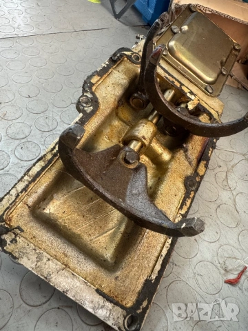 КАПАК СКОРОСТНА КУТИЯ ВОЛГА ГАЗ 24 ОРИГИНАЛЕН, снимка 2 - Части - 53797856