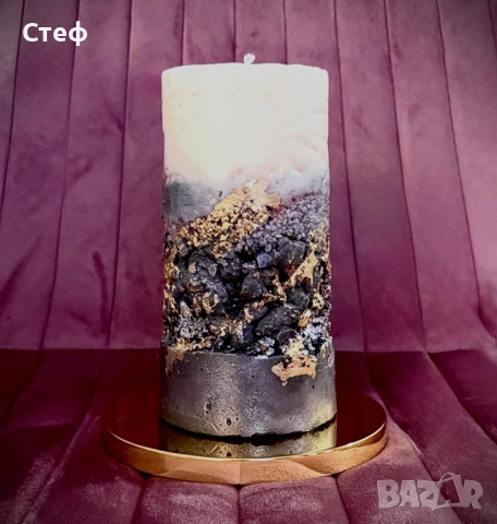 Ароматна свещ от натурален соево-кокосов восък с бетонова основа и вградени кристал