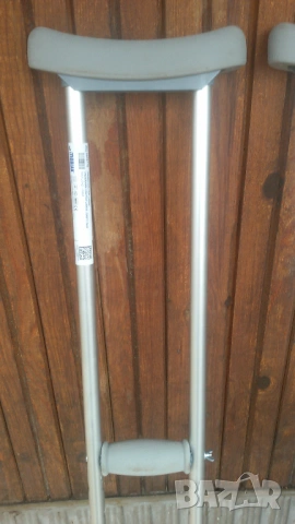 Две алуминиеви патерици за подмишница Mobiak, снимка 3 - Патерици - 53367484