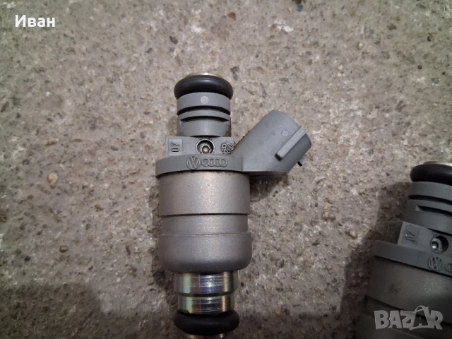Дюзи бензинови 06A90603IBT от VW Golf5, снимка 4 - Части - 51585945