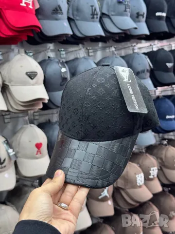 шапки с козирка emporio armani valentino garavani christian dior louis vuitton, снимка 10 - Шапки - 50422367