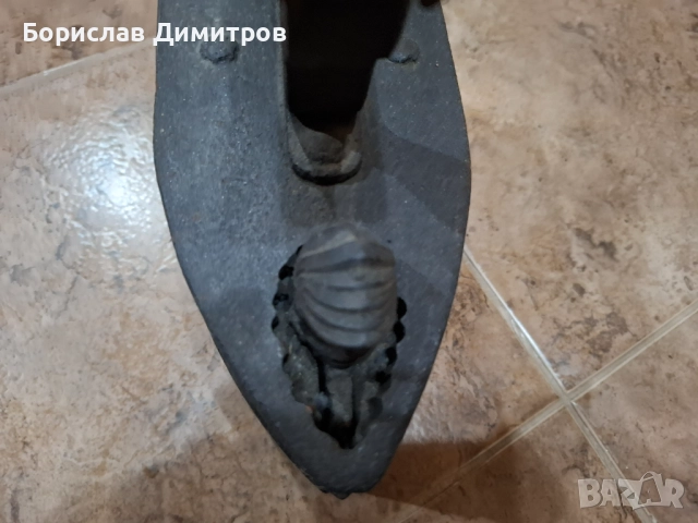 Продавам стара българска ютия от 18 век на въглища , снимка 3 - Ютии - 23288426