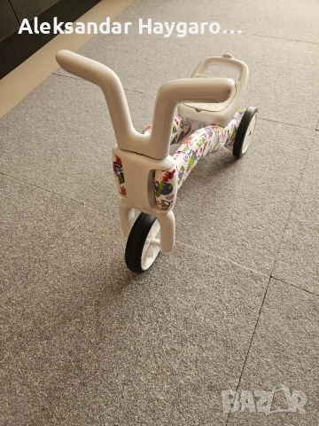 Продавам лот детска кола, баланс колело и тротинетка