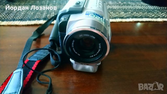 Видеокамера JVC MiniDV, снимка 1 - Камери - 46763034