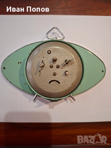 Будилник механичен, Китай- работещ, 1991г., снимка 2 - Антикварни и старинни предмети - 53719510