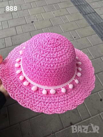 дамски и мъжки шапки 