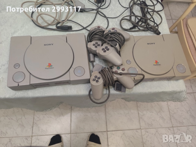 продавам два ps1 комплект с три джойстика и две игри, снимка 2 - PlayStation конзоли - 52898867