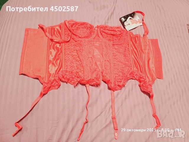 Червен корсет със жартиери