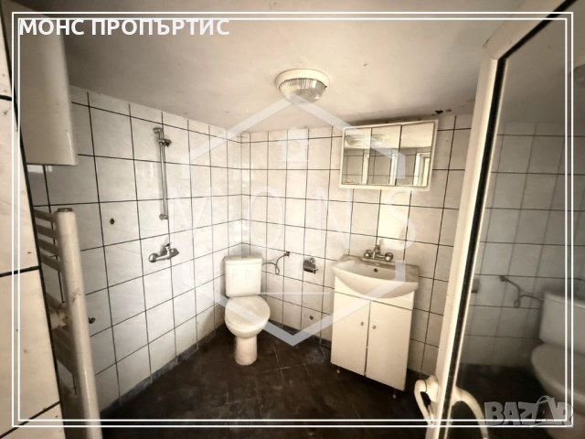 Многофамилен имот с две къщи и самостоятелна трета сграда в гр. Севлиево, обл. Габрово., снимка 12 - Къщи - 54055368