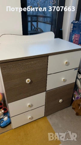 Бебешки скрин с много чекмеджета/шкаф