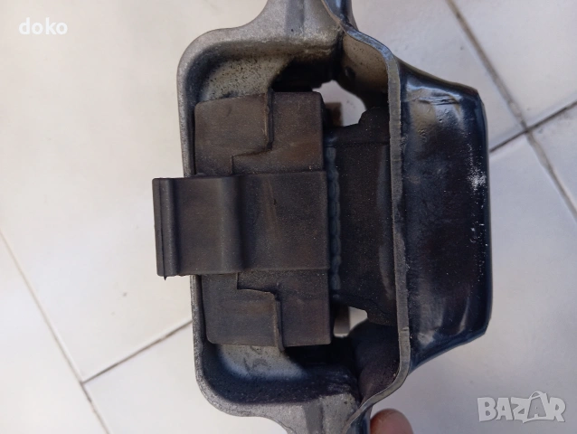 Тампон двигател голф 5, снимка 2 - Части - 53810261