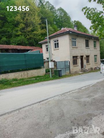 Къща с двор в Троянския балкан