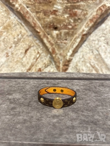 Кожена гривна Louis Vuitton Неръждаема стомана, устойчива на цветове 💯 С фирмена кутия 🎁, снимка 2 - Гривни - 51511483