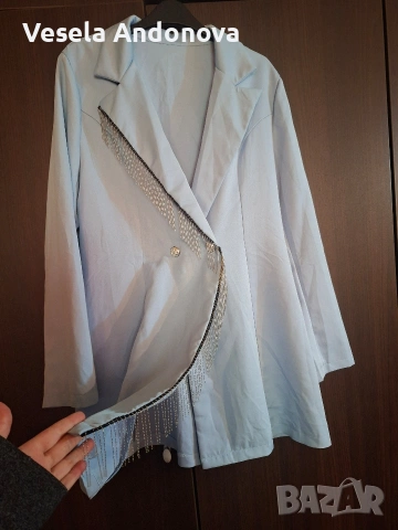 Дамска рокля Allurite с дълъг ръкав и двойни копчета и пискюли