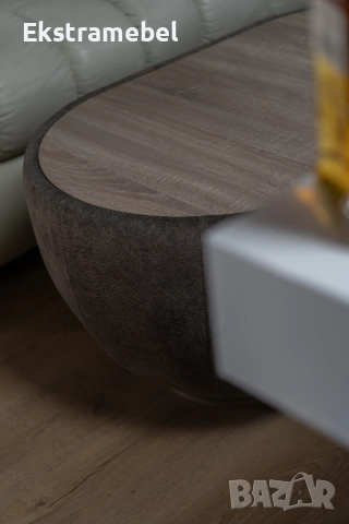 Дизайнерска тапицирана холна маса