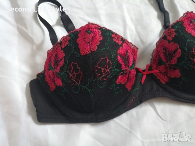 75B кокетен сутиен с бродерии цветя марка HEMA, снимка 2 - Бельо - 54048377