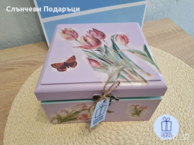 Дървена Кутия за Бижута с Декупаж Лалета и Пеперуди Ръчна Изработка