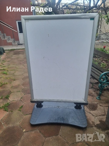 Водоустойчива тротоарна рекламна табела