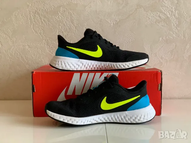 Оригинални дамски маратонки Nike Revolution 5 | 38 24см, снимка 2 - Маратонки - 47125091