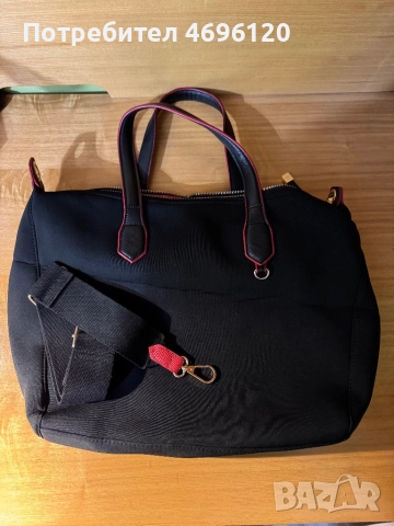 Черна чанта с презрамка за рамо