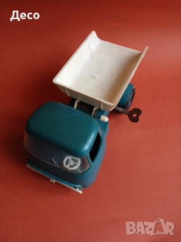 Стара руска играчка камион със ключ., снимка 2 - Колекции - 52987698