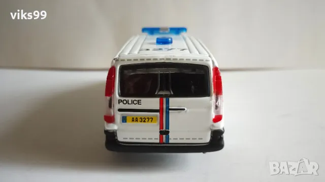 Bburago MERCEDES-BENZ VITO POLICE - Мащаб 1:50, снимка 4 - Колекции - 49633246