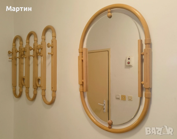 Огледало и стенна закачалка 