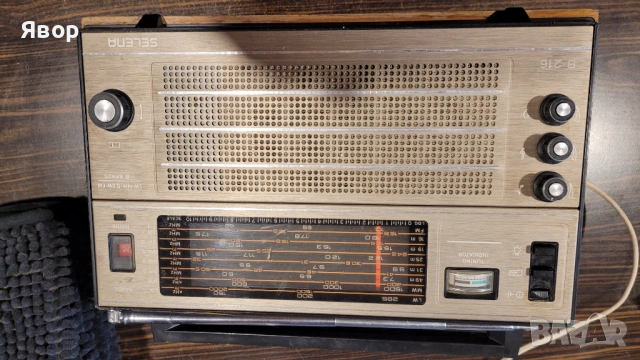 Радио Селена от соца ретро работещо, вкл. На 220 волта с кабел , снимка 2 - Аудиосистеми - 53498372