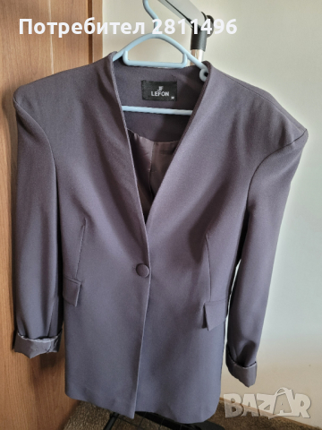 Дамско сиво сако с подплънки на раменете, снимка 2 - Сака - 44953824