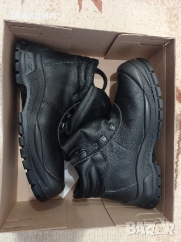 Работни обувки високи размер 42 НОВИ