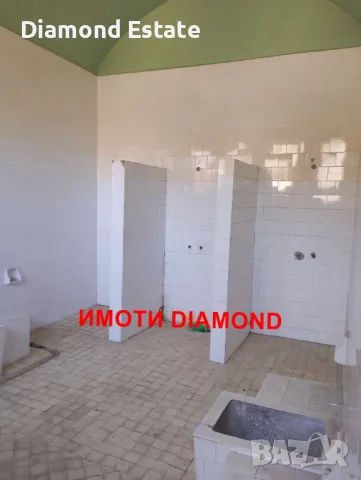 Двуетажна къща в село Средно градище общ. Чирпан, снимка 3 - Къщи - 50360443