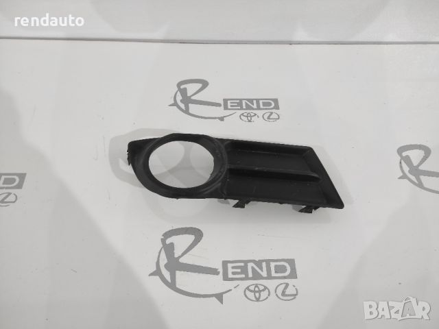 Решетка за десен халоген за Toyota Corolla Verso 2004-2006 52127-0F010, снимка 1 - Части - 45351672