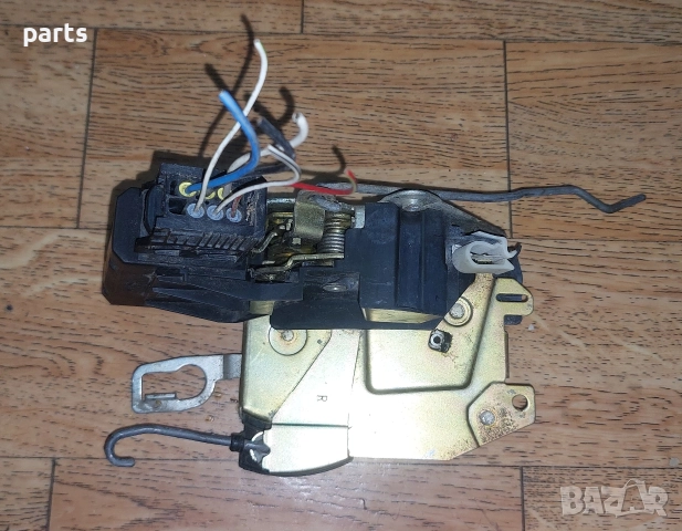 Дясна Брава - Ключалка БМВ Е36 Компакт , снимка 3 - Части - 52933238