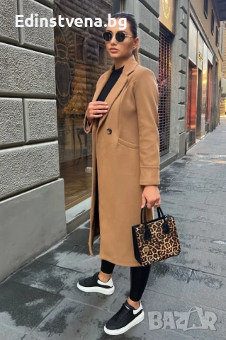 Дамско дълго елегантно бежово палто с класическа кройка