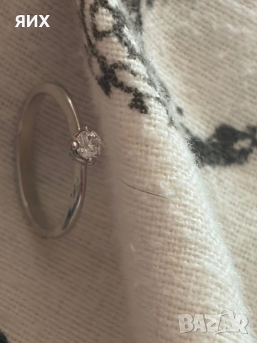 Златен пръстен 18к от бяло злато