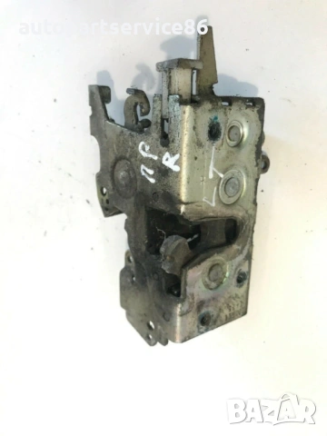 Брава за предна дясна врата за Mercedes Sprinter (1995-2005) 9017200435, снимка 3 - Части - 53987769