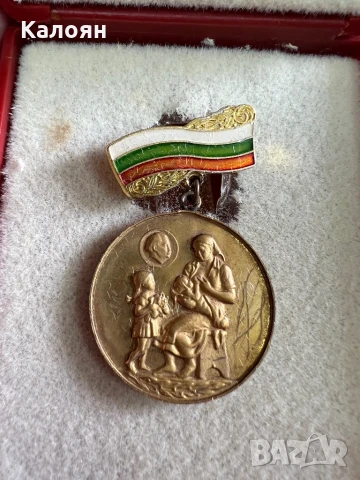 Значка-медал за майчинство с кутия 