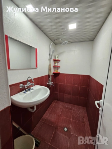 Продавам тристаен апартамент в кв. Здравец 