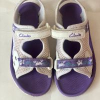 Отворени сандали за момиче Clarks, снимка 1 - Детски сандали и чехли - 45880250