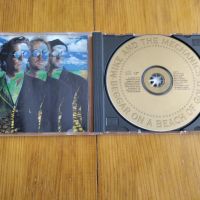 MIKE & THE MECHANICS - BEGGAR ON A BEACH OF GOLD 10лв оригинален диск, снимка 2 - CD дискове - 45287632