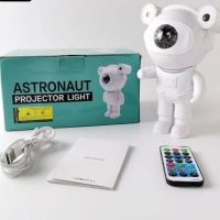 Лампа астронавт с 12 различни светлинни ефекти: Освети космоса в твоята стая, снимка 4 - Настолни лампи - 45245763
