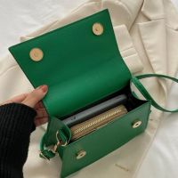 Зелена дамска чанта, снимка 3 - Чанти - 45674576