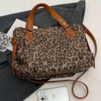 Модерна голяма тигрова чанта от екокожа, снимка 4 - Чанти - 45483679